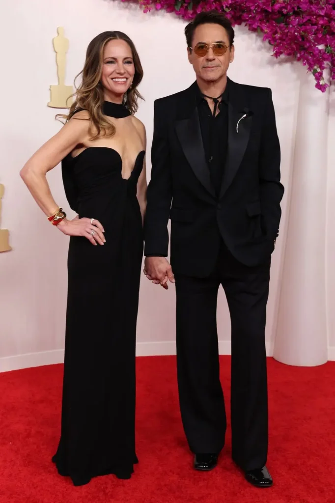 رابرت داونی جونیور و همسرش در لباس هایی از برند Saint Laurent