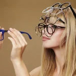 چگونه با خرید عینک مناسب، زیباتر شویم؟ / نکات مهم برای خرید عینک