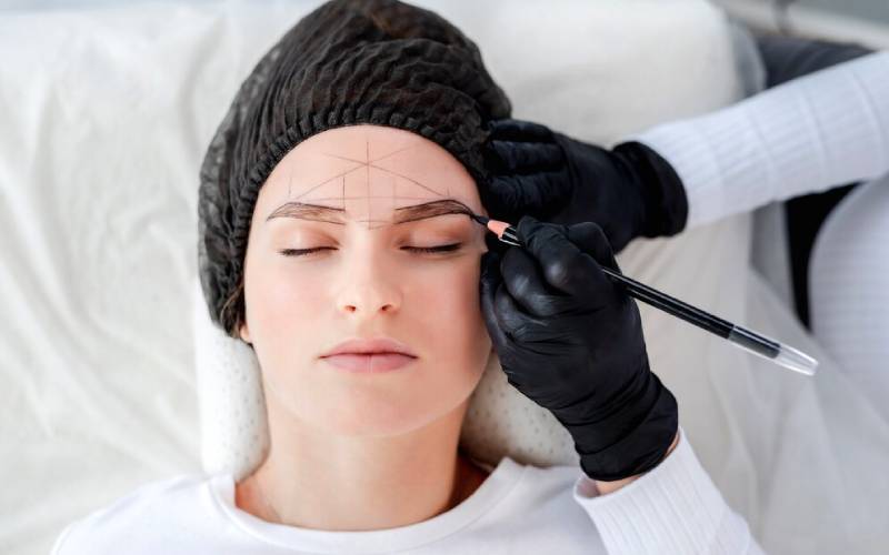 کدام شیوه کاشت ابرو نتیجه بهتری دارد؟