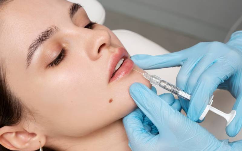 آیا بلافاصله پس‌از تزریق ژل لب می‌تونیم رژ بزنیم؟